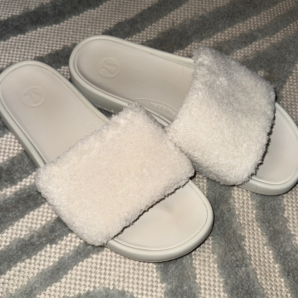 lululemon athletica White Sherpa RestFeel Slides Slippers size 8